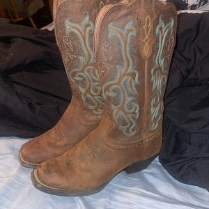 Women’s Justin boots square toe